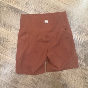 Vuori High-Waisted Brown Women's Shorts